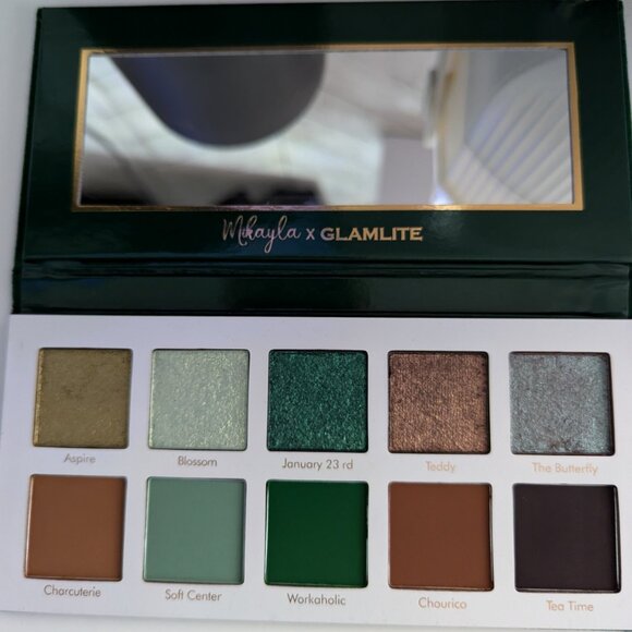 Mikayla Nogueira X Glamlite Paht 2 10 Pan Eyeshadow Pallet - Picture 2 of 2